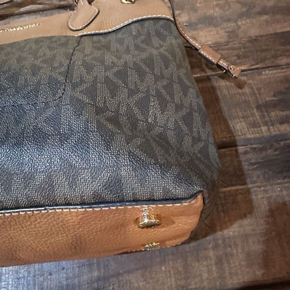 MICHAEL KORS Marina North Drawstring Tote Shoulder Bag Signature - Picture 7 of 13